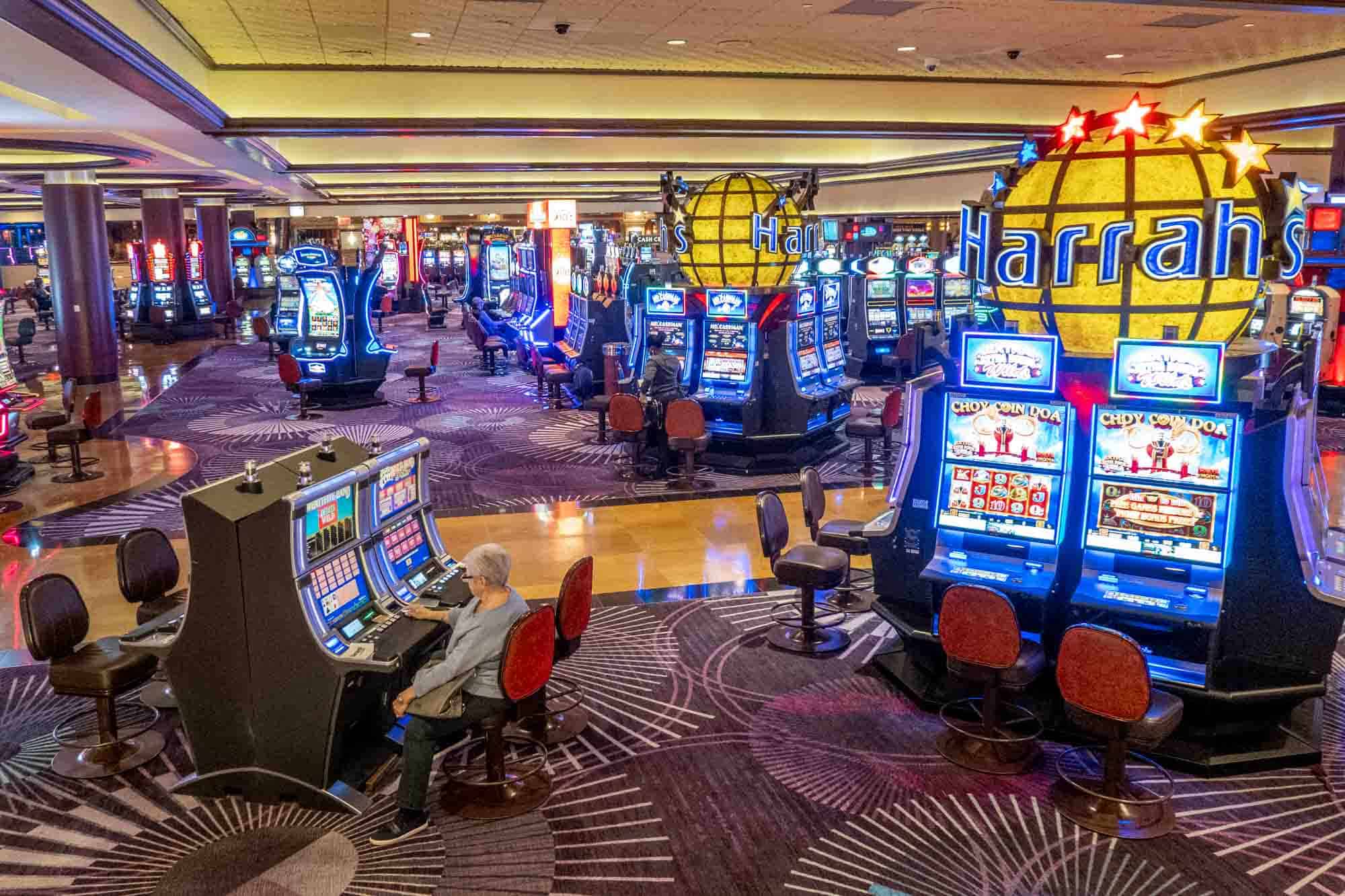 Slot Makinelerinin Gizemli Dansı: Kazanma Stratejileri